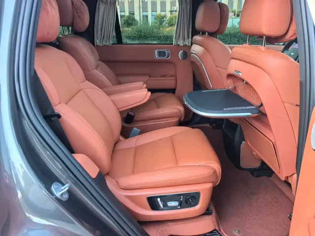 Li Auto L8 — Фото автомобиля 20