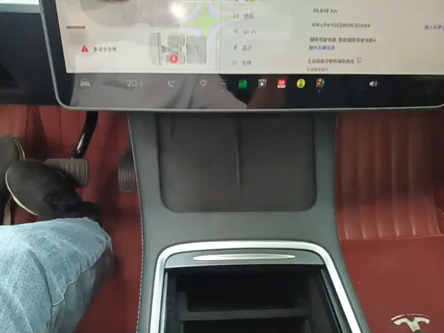 Tesla Model Y — Фото автомобиля 13