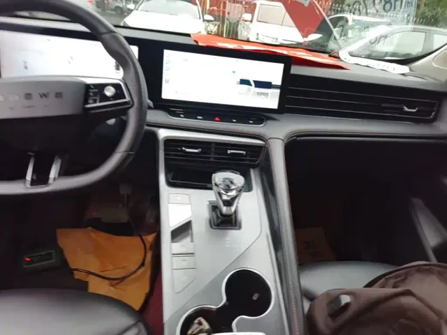 Roewe RX5 — Фото автомобиля 12