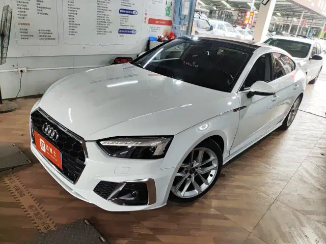 Фотография автомобиля — Audi A5