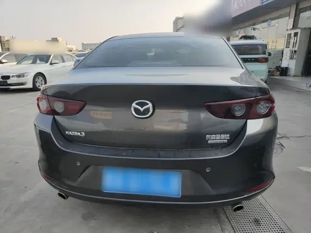 Mazda Axela — Фото автомобиля 5