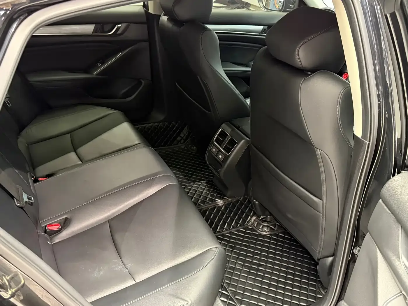 Honda Accord 2022 260TURBO Luxury Edition — Фото автомобиля 13
