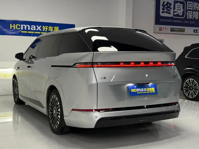Xpeng X9 — Фото автомобиля 4