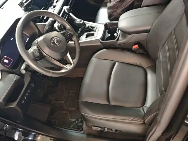 Toyota RAV4 — Фото автомобиля 11