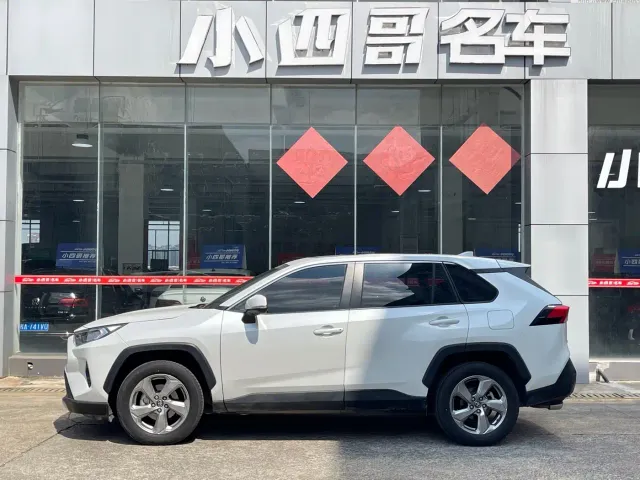 Toyota RAV4 — Фото автомобиля 3