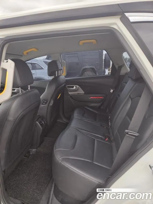 Kia Niro — Фото автомобиля 4