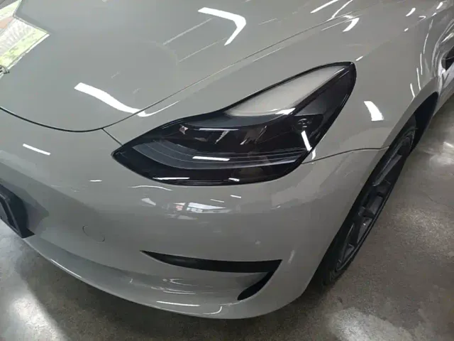 Tesla Model 3 — Фото автомобиля 23