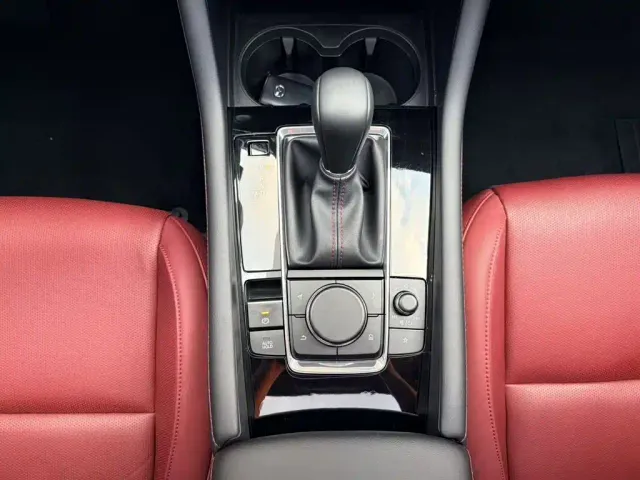 Mazda Axela — Фото автомобиля 10
