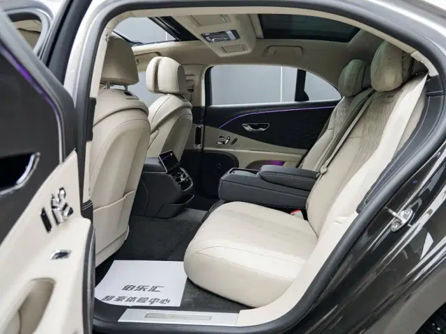 Bentley Flying Spur — Фото автомобиля 12