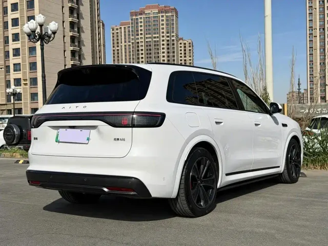 Aito M8 — Фото автомобиля 7