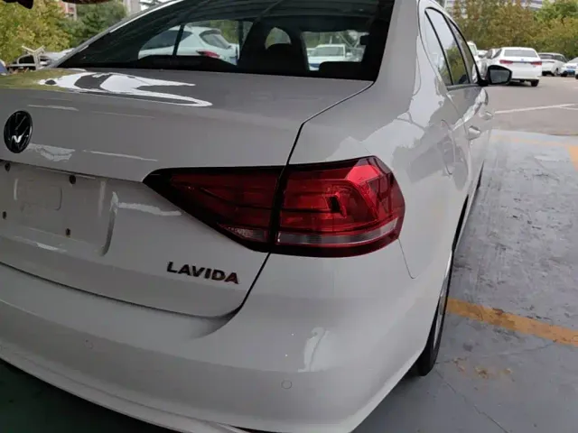 Volkswagen Lavida — Фото автомобиля 7