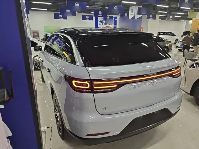 Leapmotor C11 — Фото автомобиля 4