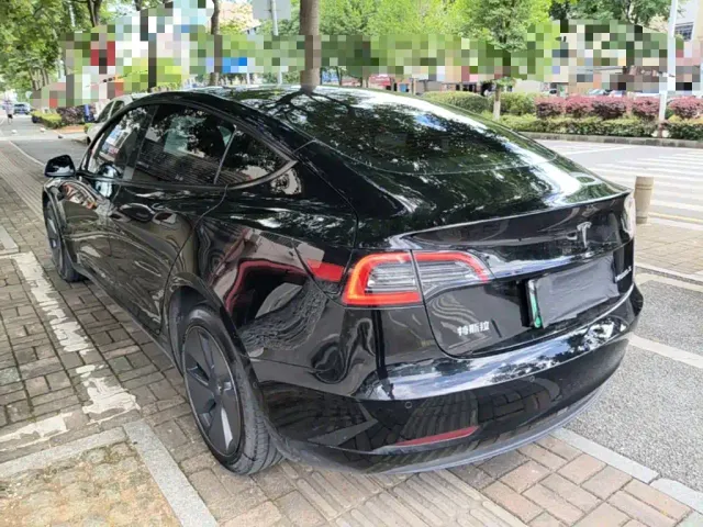 Tesla Model 3 — Фото автомобиля 4