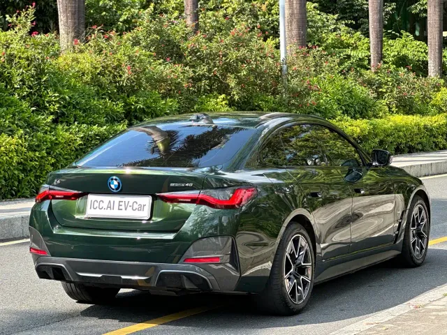 BMW i4 — Фото автомобиля 18