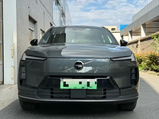 Volvo XC70 Plug-in Hybrid — Фото автомобиля 2