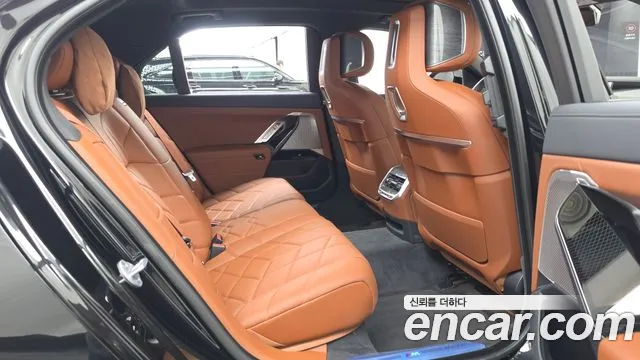 BMW 7-Series — Фото автомобиля 12