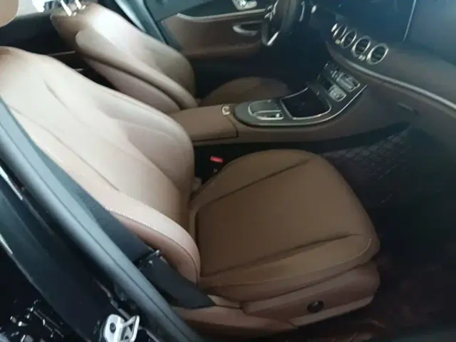 Mercedes-Benz E-Class — Фото автомобиля 24