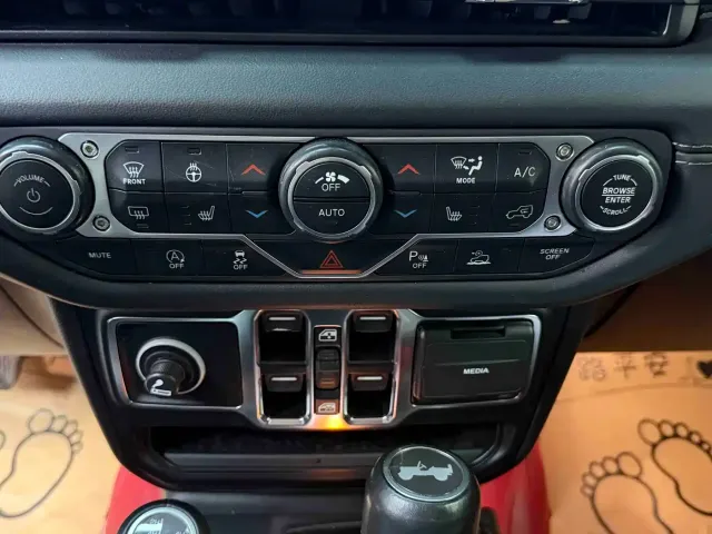 Jeep Wrangler — Фото автомобиля 8