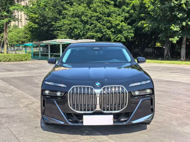 BMW 7 Series — Фото автомобиля 2