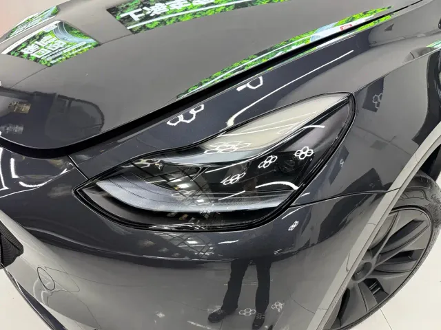 Tesla Model Y — Фото автомобиля 9