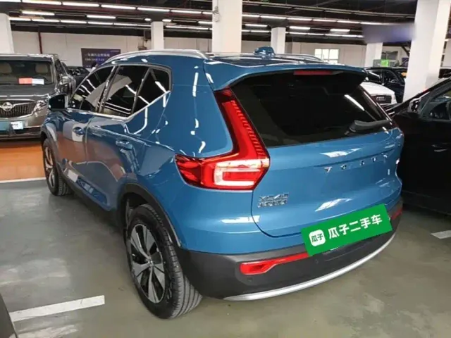 Volvo XC40 — Фото автомобиля 4