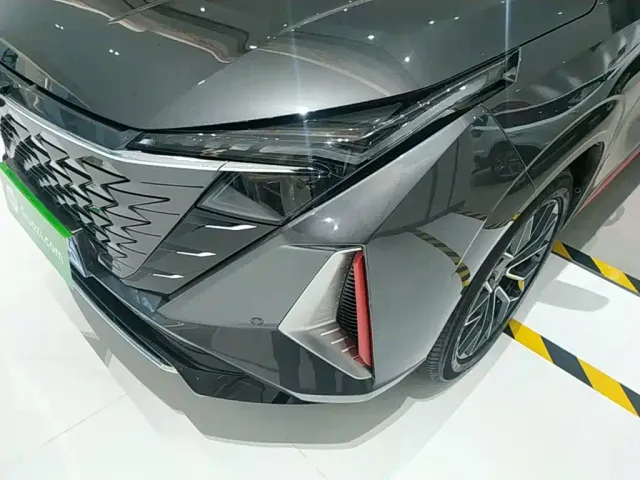 Changan Z6 — Фото автомобиля 23
