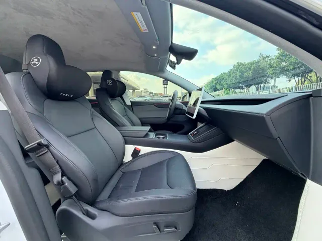 Tesla Model Y — Фото автомобиля 11