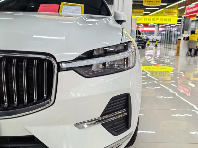 Volvo XC60 — Фото автомобиля 4