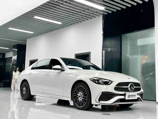 Mercedes-Benz C-Class — Фото автомобиля 3