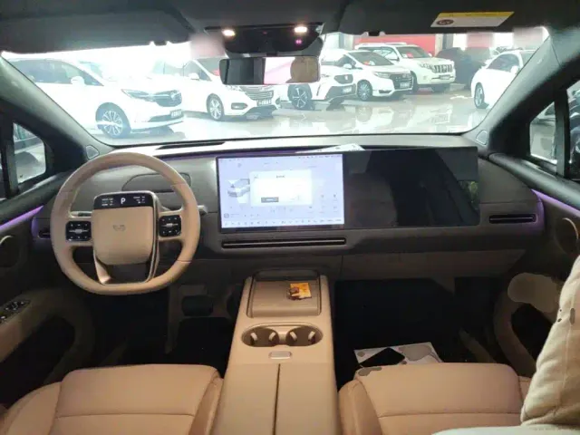 Li Auto i6 — Фото автомобиля 9