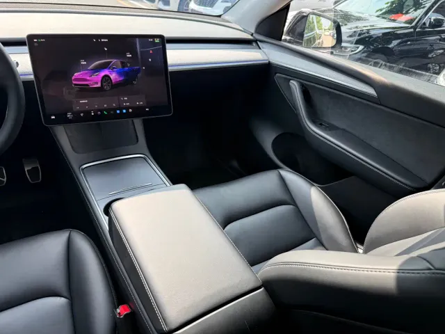 Tesla Model Y — Фото автомобиля 9