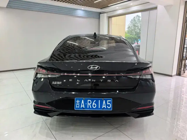 Hyundai Elantra — Фото автомобиля 5