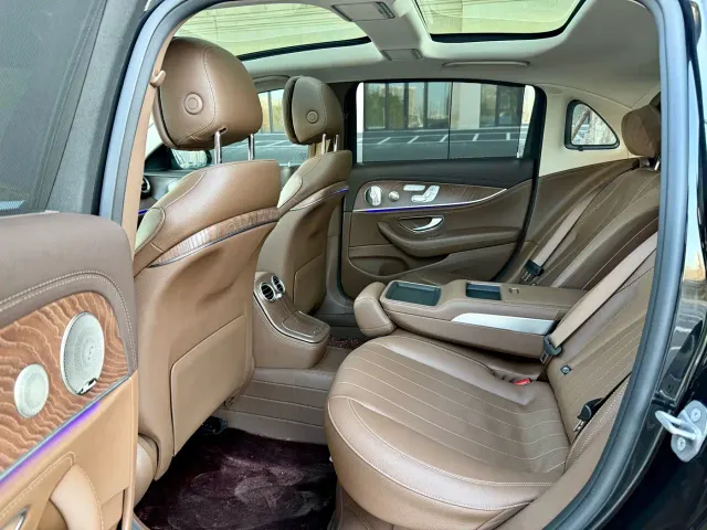 Mercedes-Benz E-Class — Фото автомобиля 6