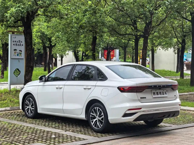 Geely Emgrand — Фото автомобиля 6