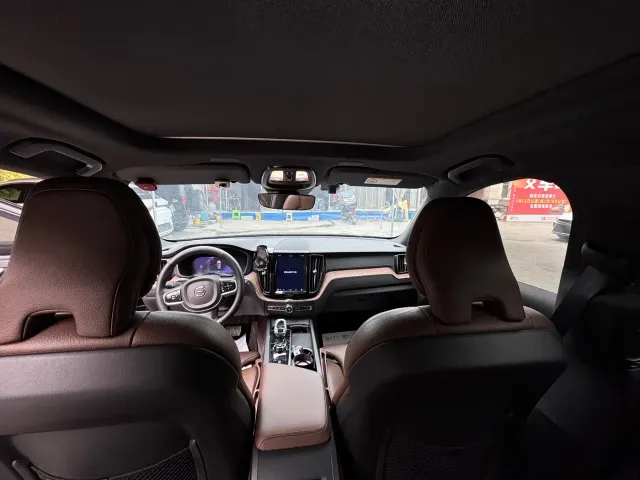 Volvo XC60 — Фото автомобиля 9