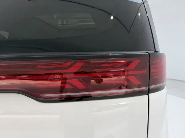 Denza Denza D9 2022 DM-i 970 All-Wheel Drive Honor Edition — Фото автомобиля 10