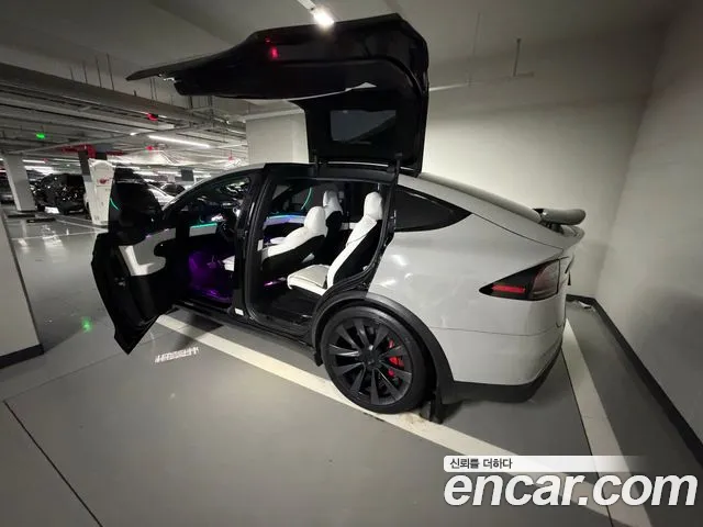 Tesla Model X — Фото автомобиля 2