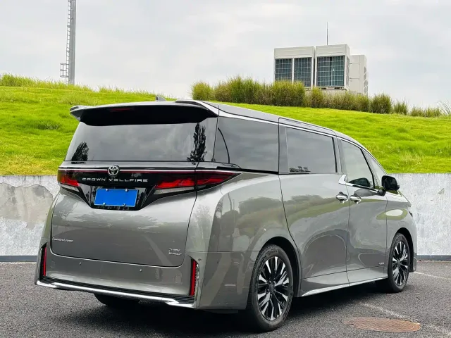 Toyota Vellfire — Фото автомобиля 4
