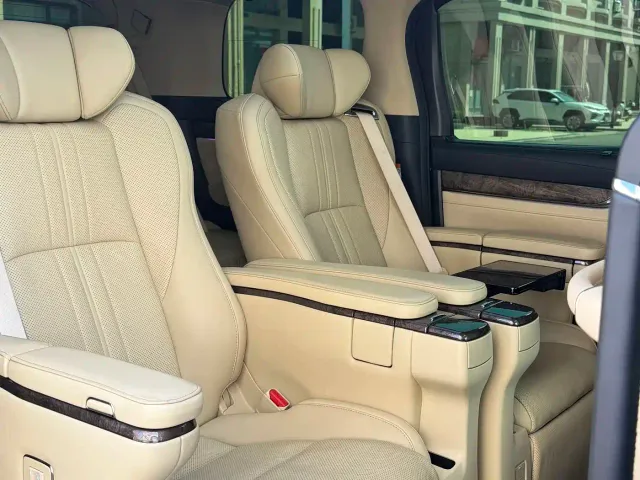 Toyota Vellfire — Фото автомобиля 11
