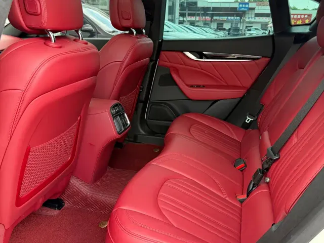 Maserati Levante — Фото автомобиля 7