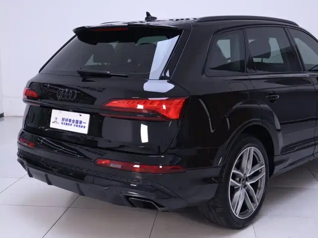 Audi Q7 — Фото автомобиля 8