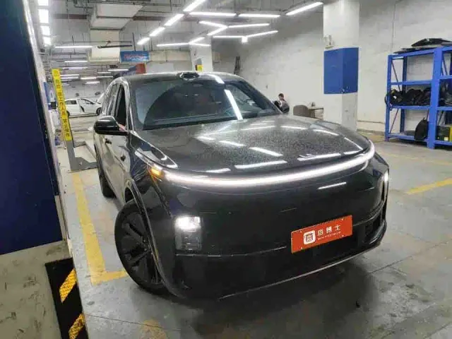 Li Auto L8 — Фото автомобиля 9