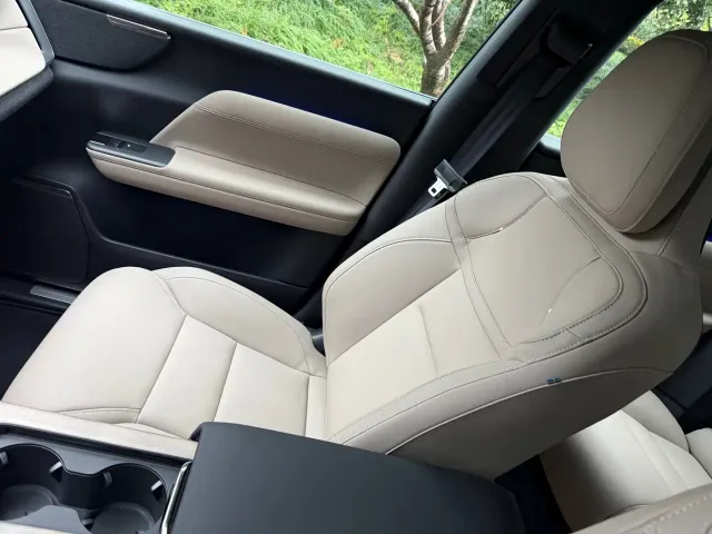 Volvo XC70 Plug-in Hybrid — Фото автомобиля 9