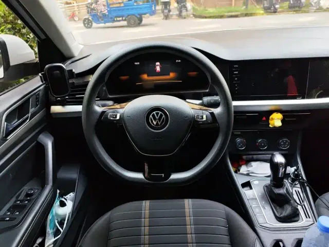 Volkswagen Lavida — Фото автомобиля 6