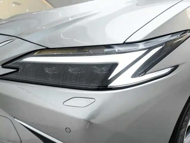 Lexus ES — Фото автомобиля 8