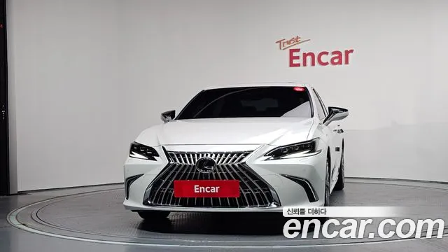 Lexus ES — Фото автомобиля 3