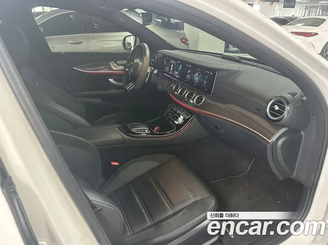 Mercedes-Benz E-Class — Фото автомобиля 10