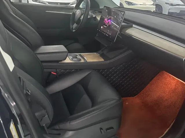 Tesla Model Y — Фото автомобиля 11