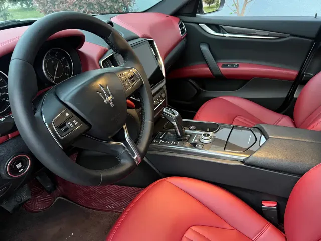 Maserati Ghibli — Фото автомобиля 10