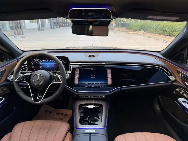 Mercedes-Benz E-Class — Фото автомобиля 8